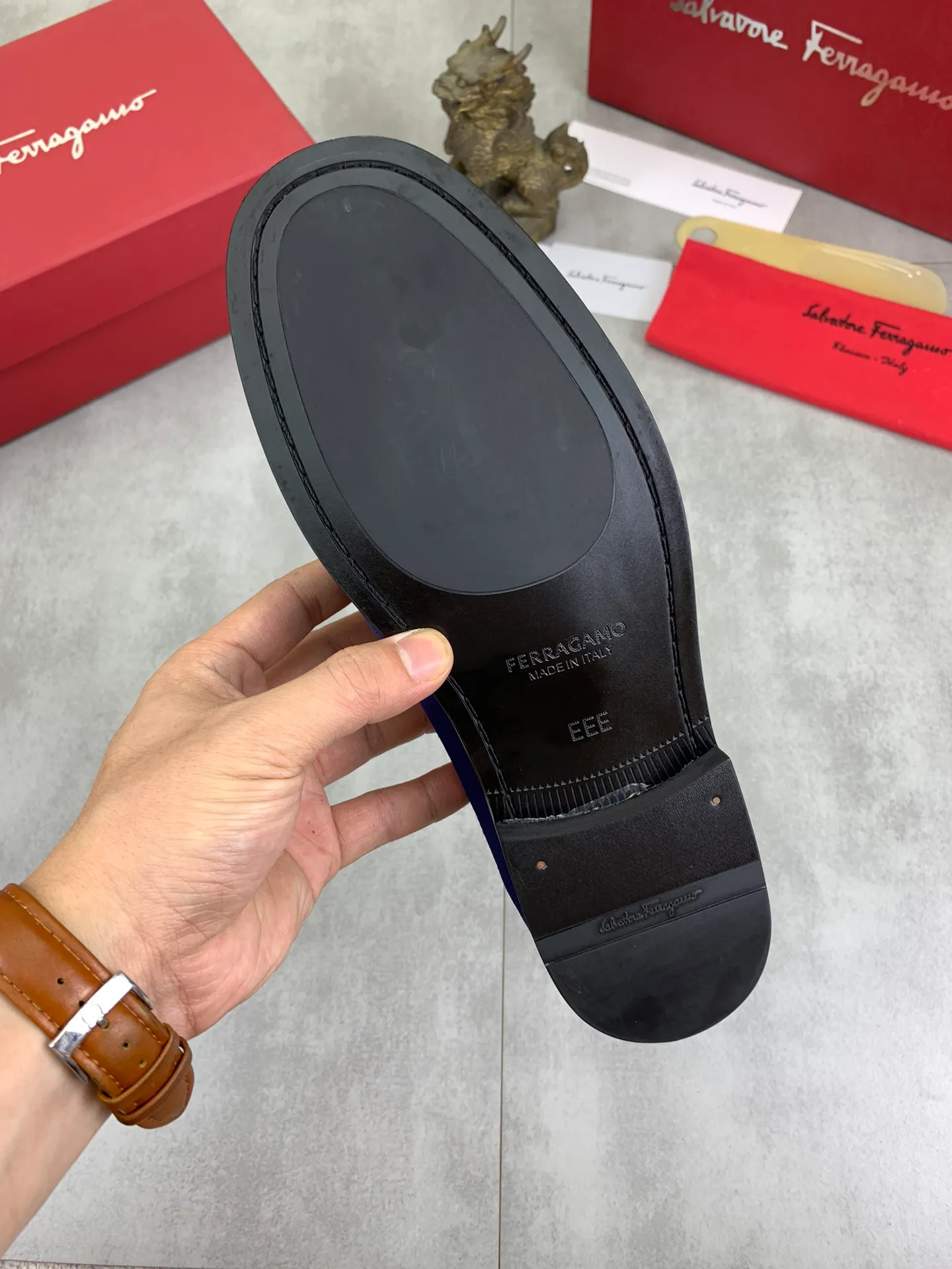 Men's Men's Shoes 💰P460💰[New Style] Water-dyed Niuli 🆘[Salvatore Ferragamo] Ferragamo's latest casual business leather shoes for men! Available at counters simultaneously! The fabric is made of specially imported original calfskin, the lining is made of imported water-dyed cowhide, and the original combination outsole is absolutely luxurious and leads the fashion trend. Matching code: 38-45; 5️⃣ colors available